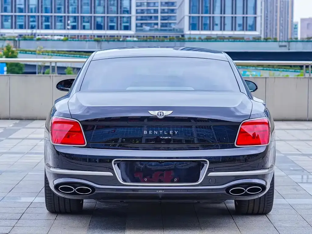 Bentley Flying Spur PHEV — фото 9