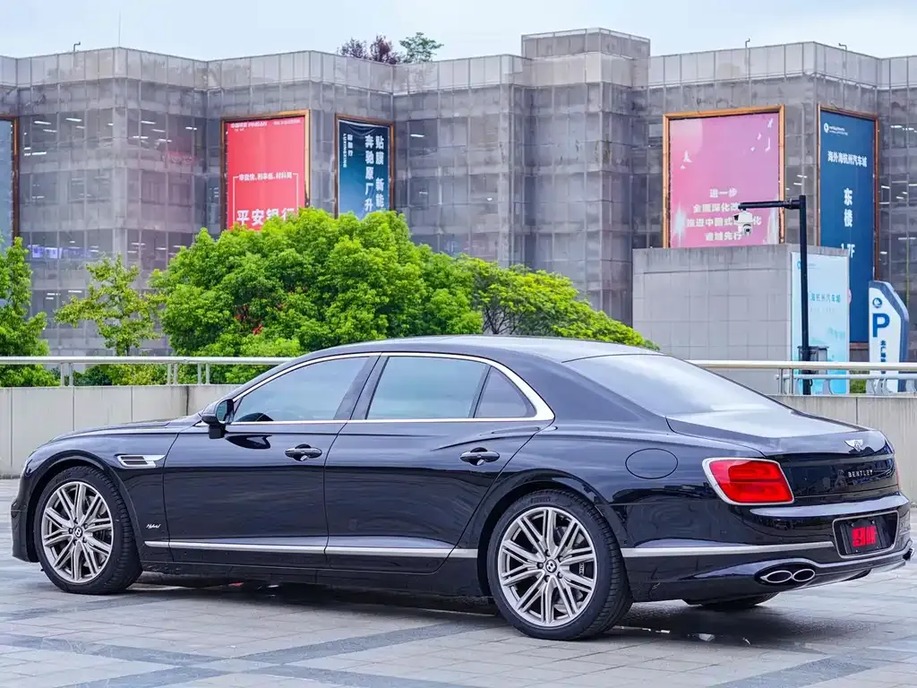 Bentley Flying Spur PHEV — фото 4