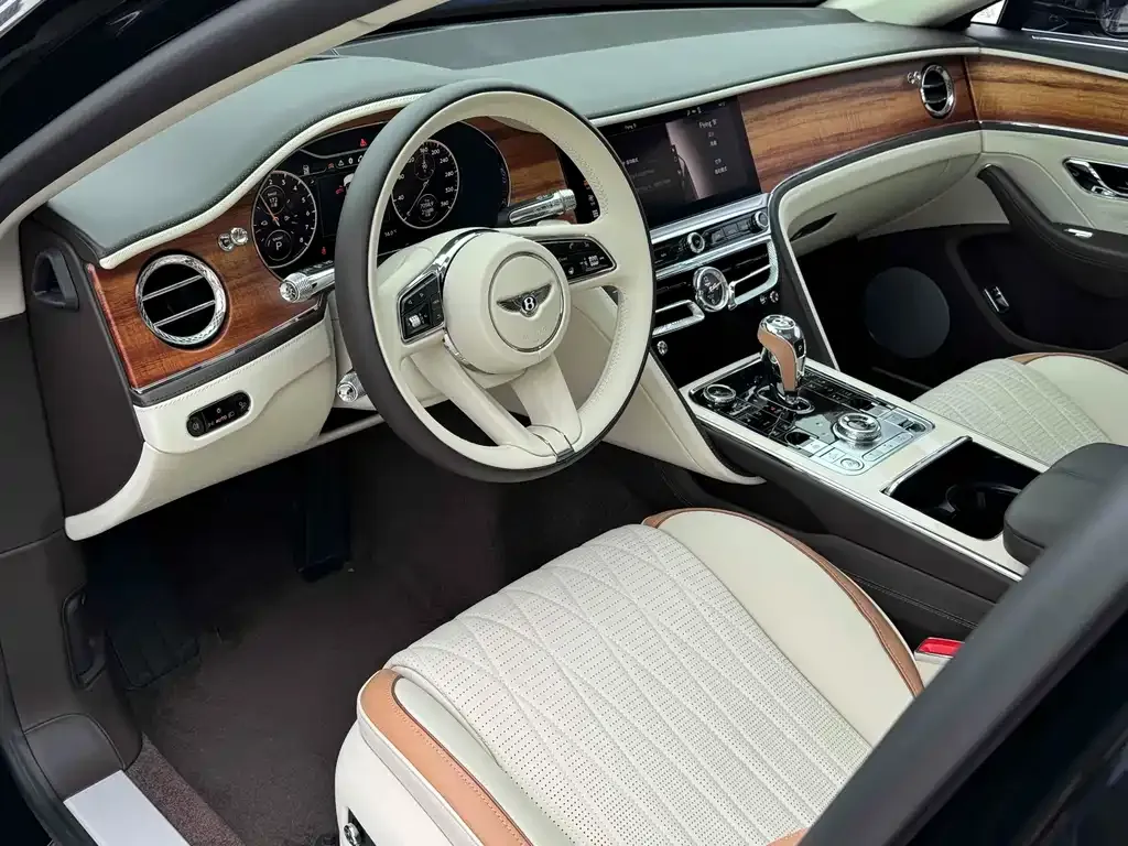Bentley Flying Spur PHEV — фото 10