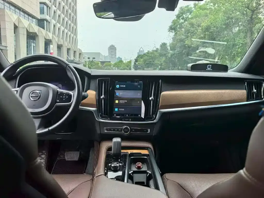 Volvo S90 — фото 3