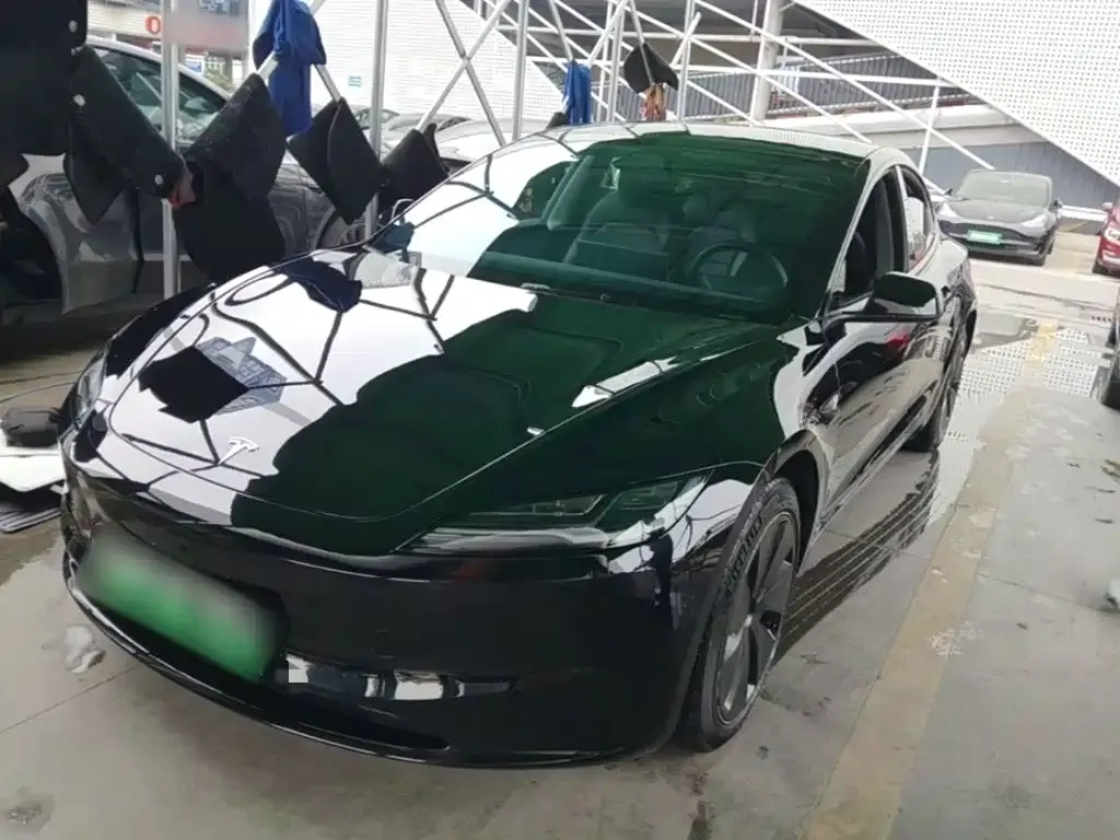 Tesla Model 3 — фото 1