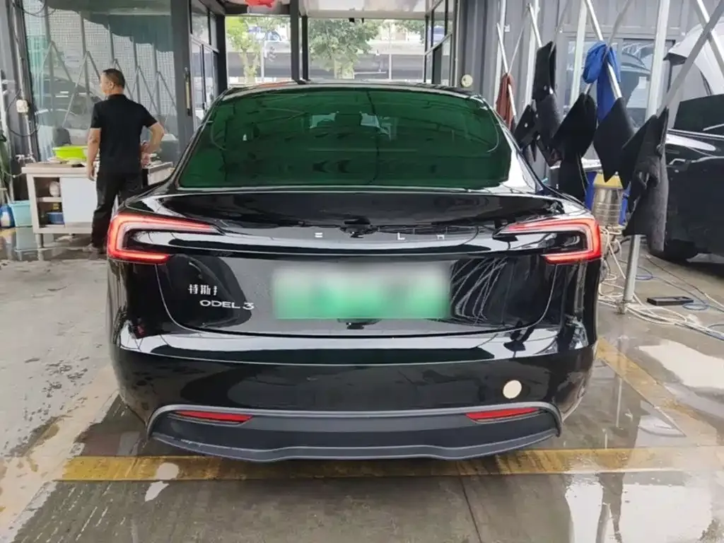 Tesla Model 3 — фото 7