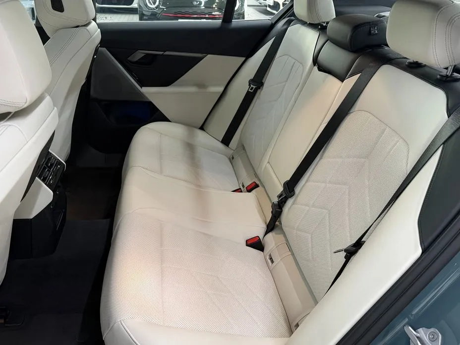 BMW 5-Series 2025 из KR, фото 10