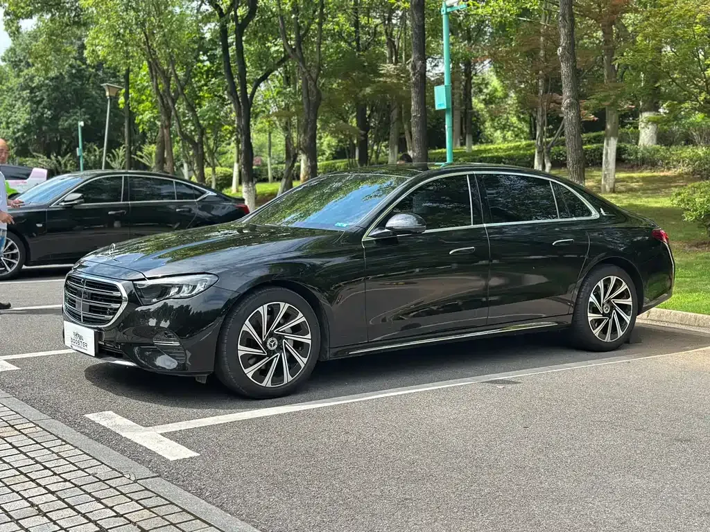 Mercedes-Benz E-Class — фото 1