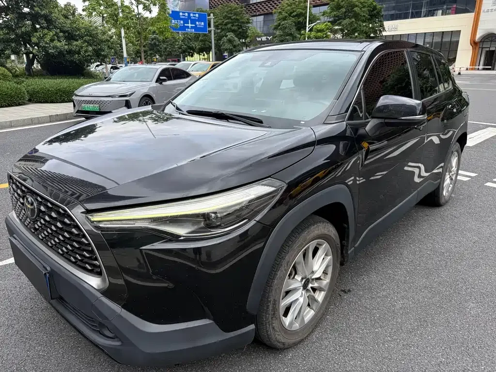 Toyota Corolla Cross — фото 1