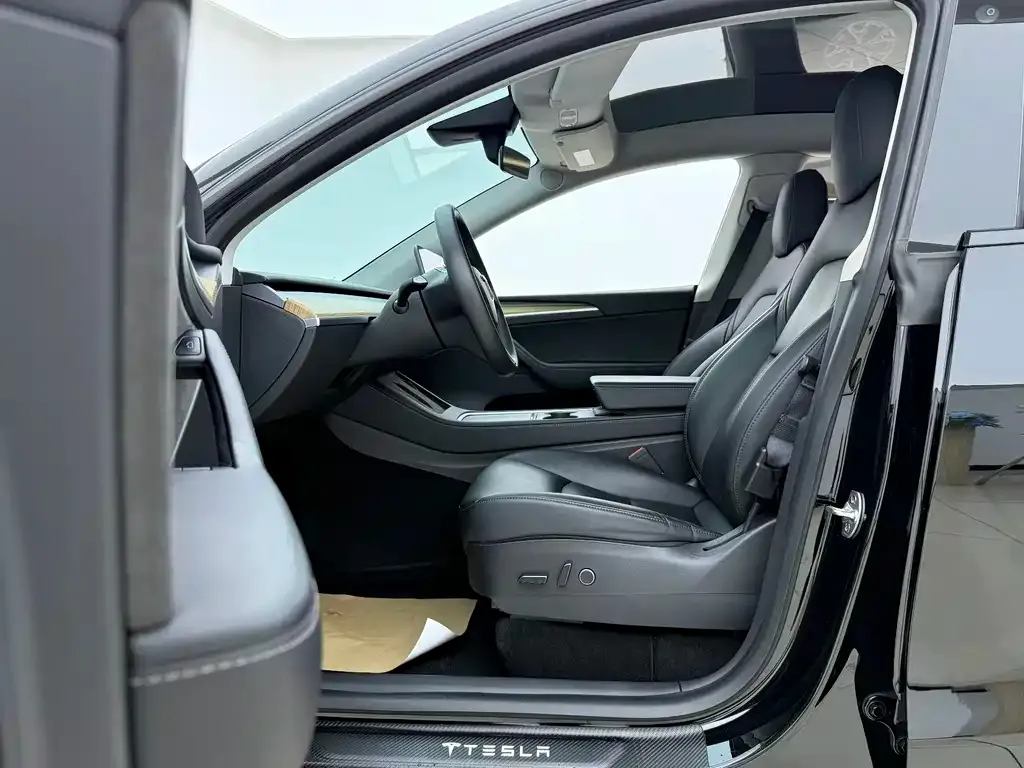 Tesla Model Y — фото 6