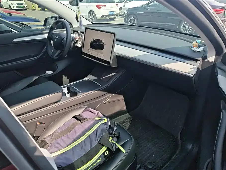 Tesla Model Y — фото 7