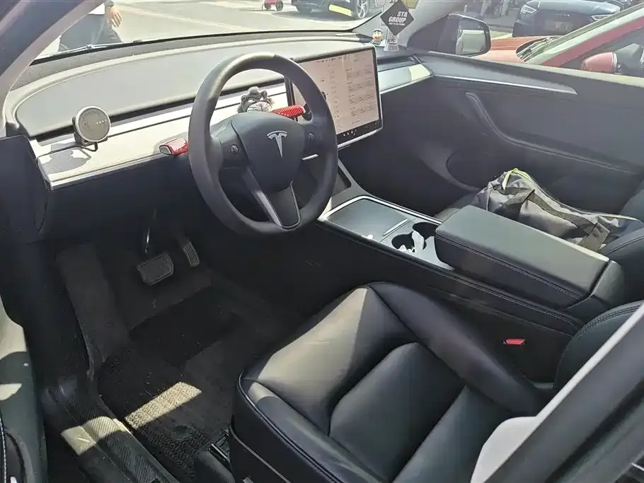Tesla Model Y — фото 5