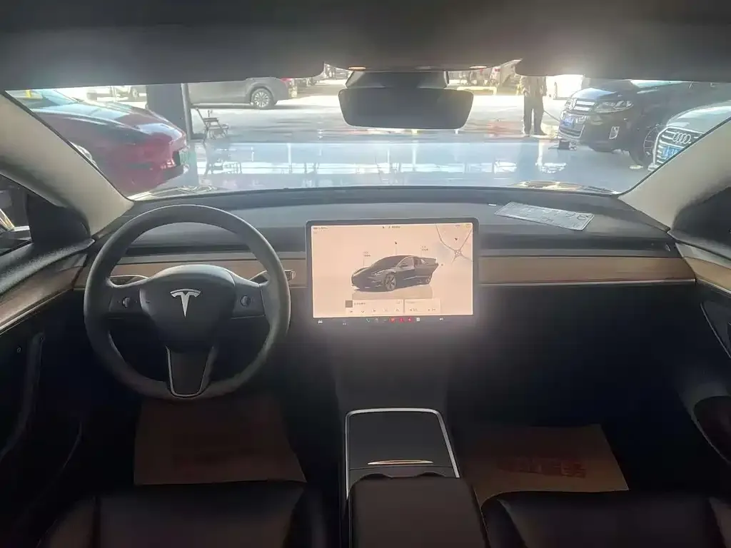 Tesla Model 3 — фото 6