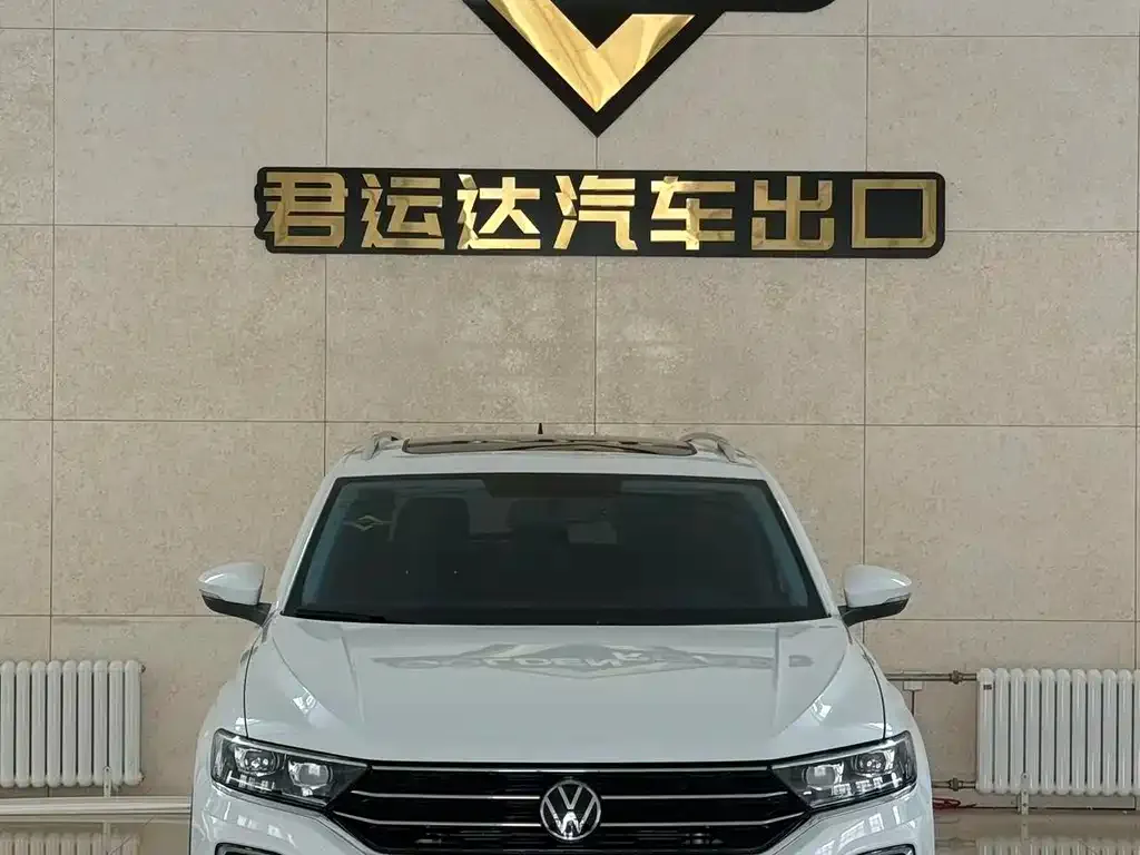 Volkswagen T-Roc — фото 1
