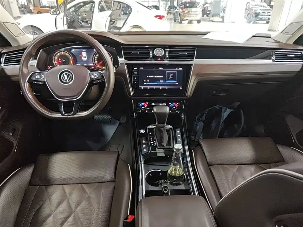 Volkswagen Phideon — фото 5