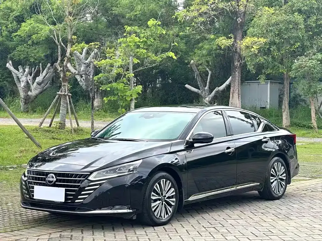 Nissan Teana — фото 1