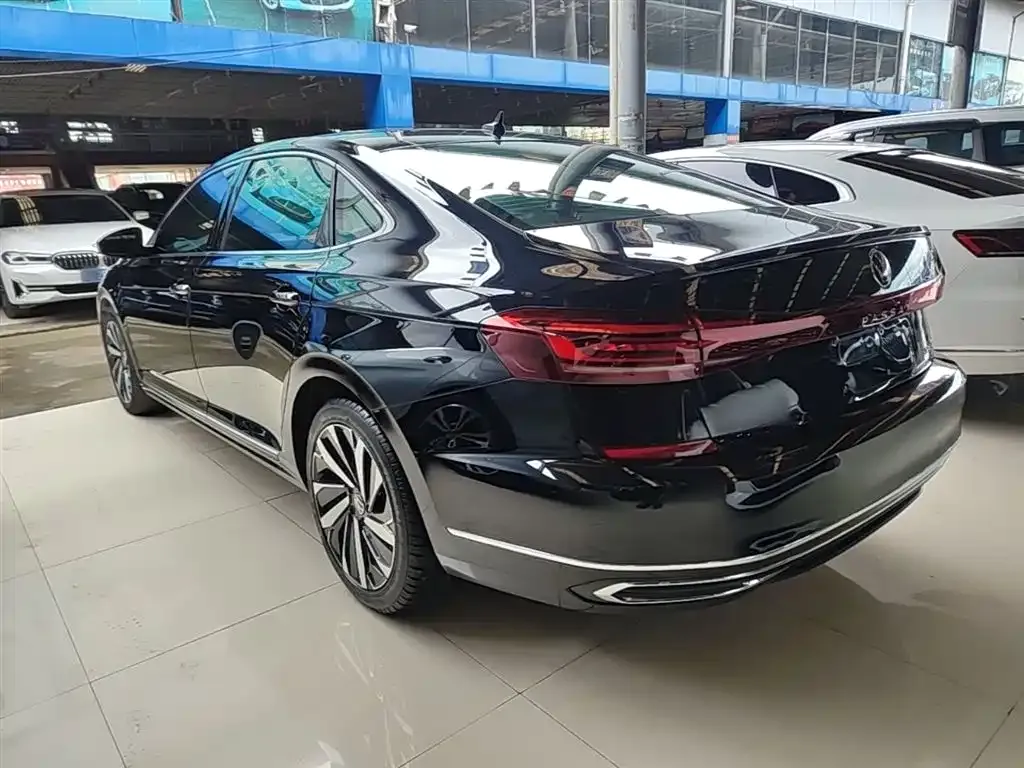 Volkswagen Passat — фото 10