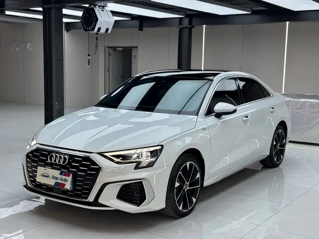 Audi A3 — фото 1