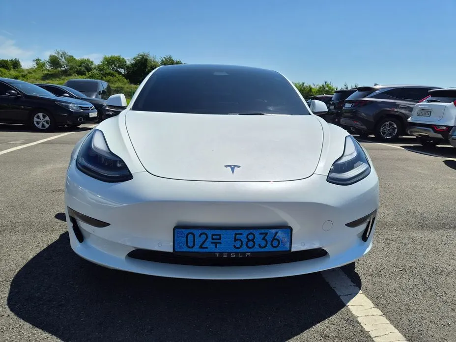 Tesla Model 3 — фото 1