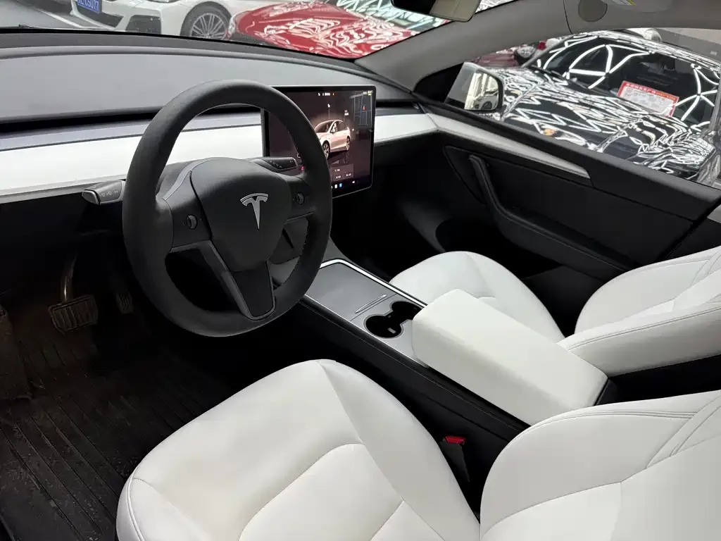 Tesla Model Y — фото 7