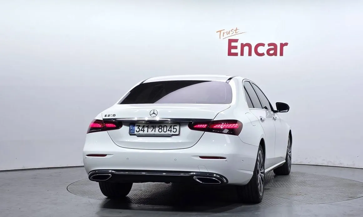 Mercedes-Benz E-Class — фото 4