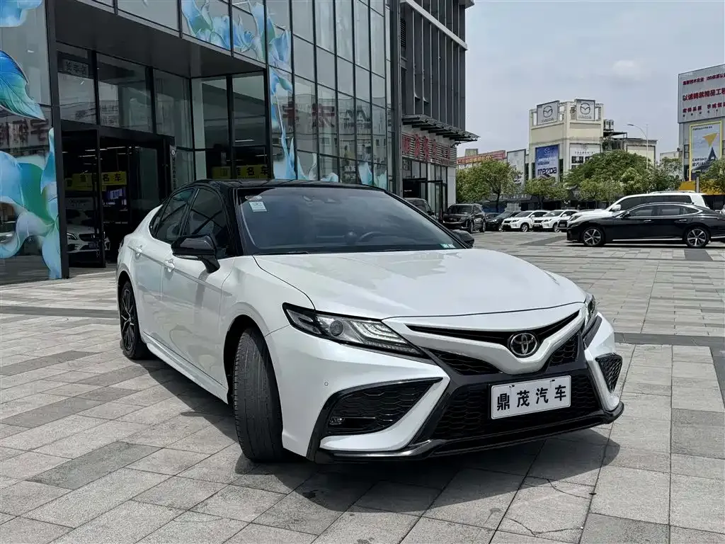 Toyota Camry — фото 7