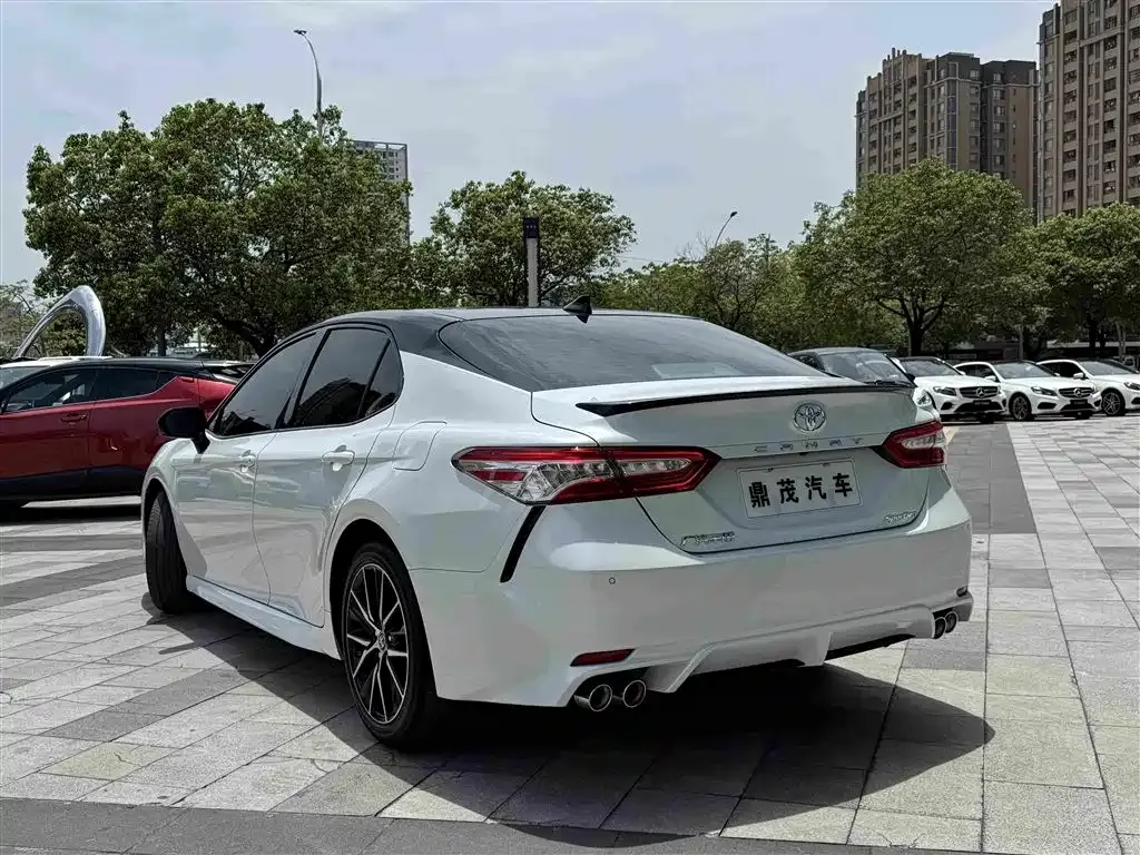 Toyota Camry — фото 6