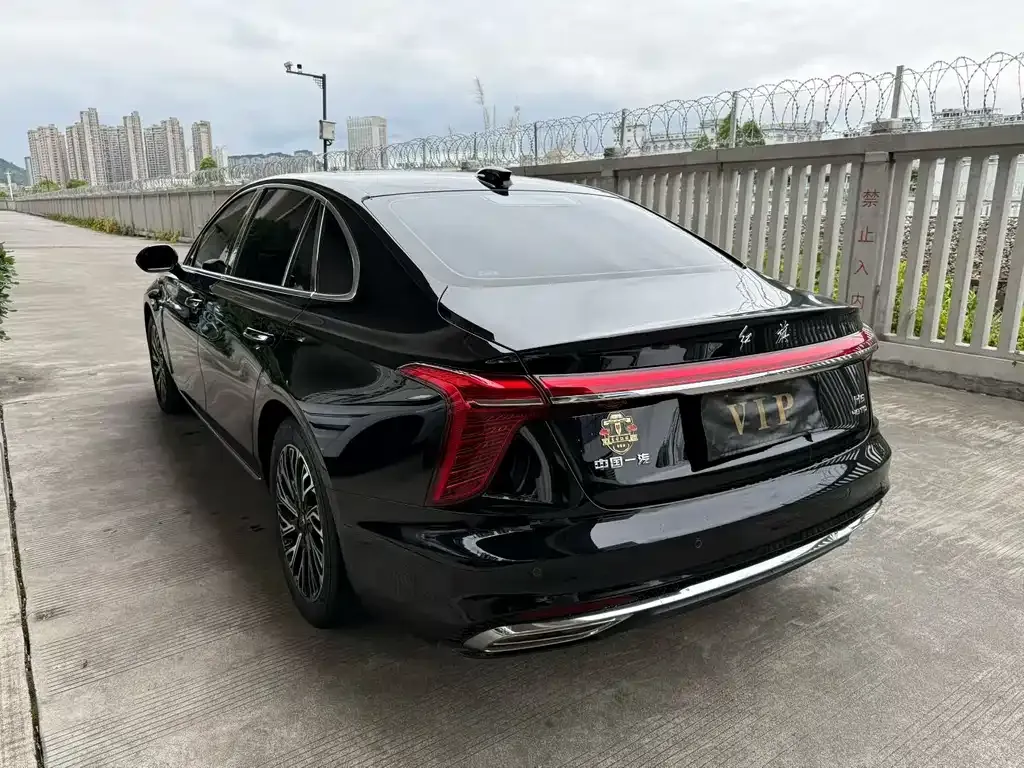 Hongqi H5 — фото 2