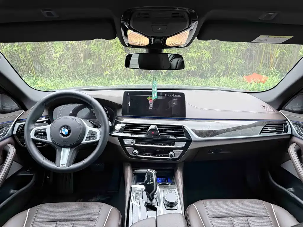 BMW 5 Series — фото 5