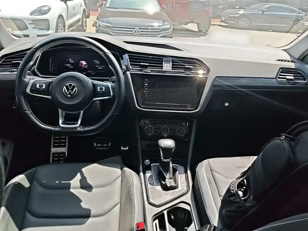 Volkswagen Tiguan L — фото 5
