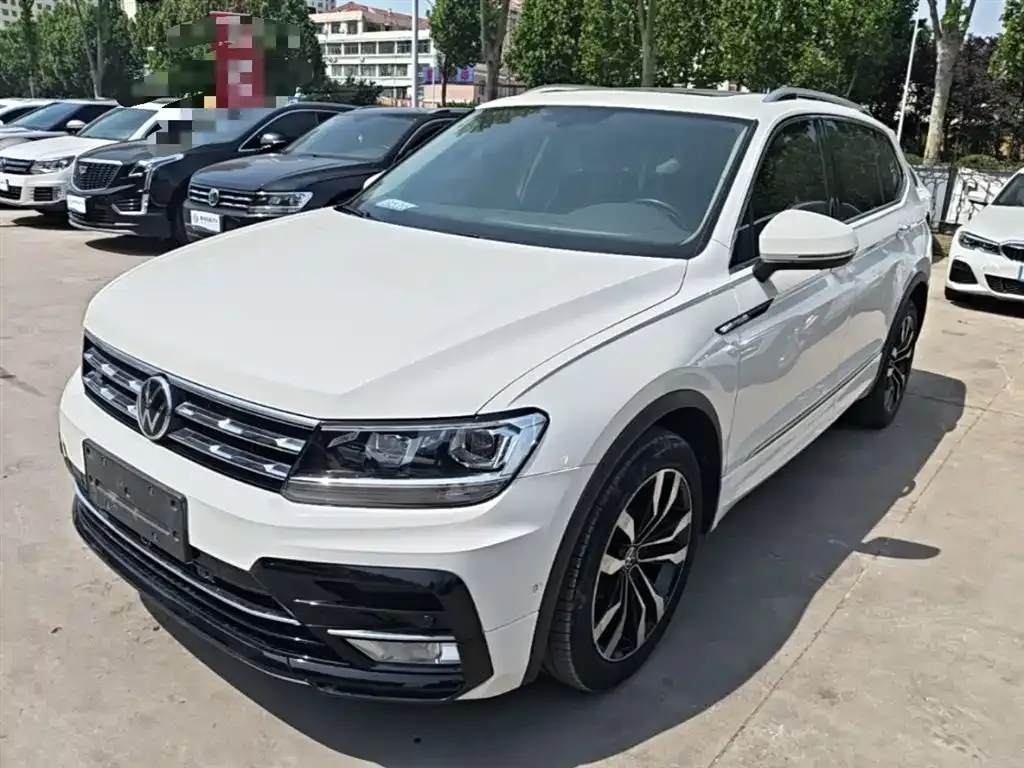 Volkswagen Tiguan L — фото 10