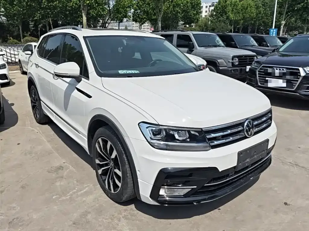 Volkswagen Tiguan L — фото 4