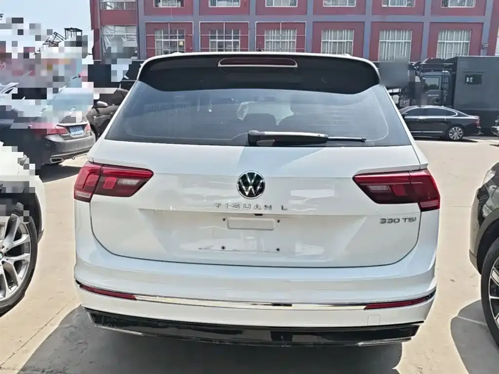Volkswagen Tiguan L — фото 8