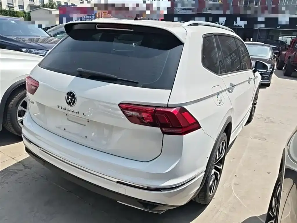 Volkswagen Tiguan L — фото 2