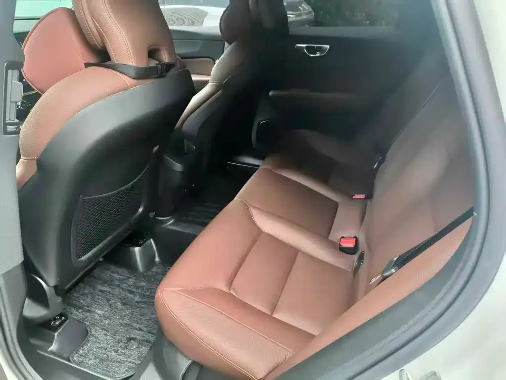 Volvo XC60 — фото 2