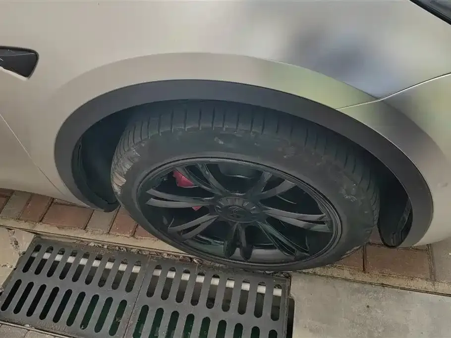 Tesla Model Y — фото 5