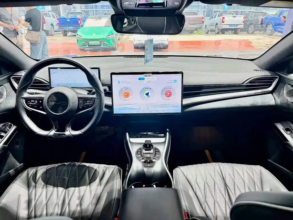 BYD Seal — фото 3