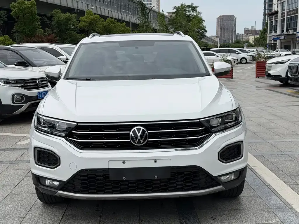 Volkswagen T-Roc — фото 10