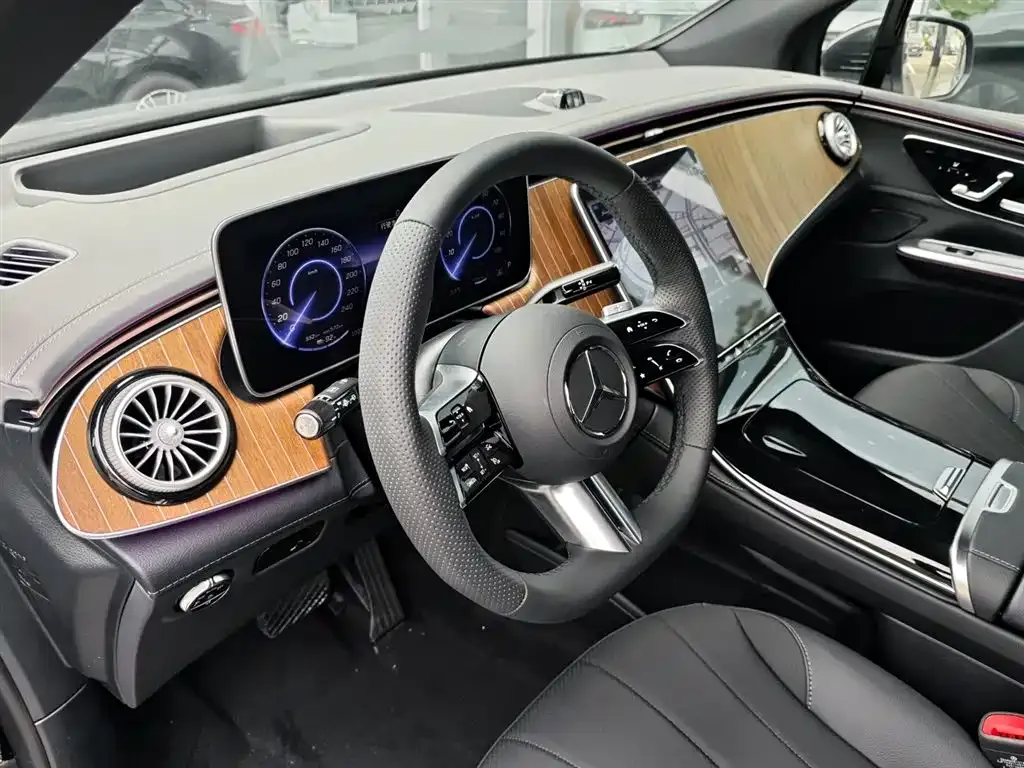 Mercedes-Benz EQE SUV — фото 3