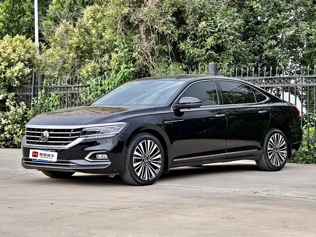 Volkswagen Passat — фото 1