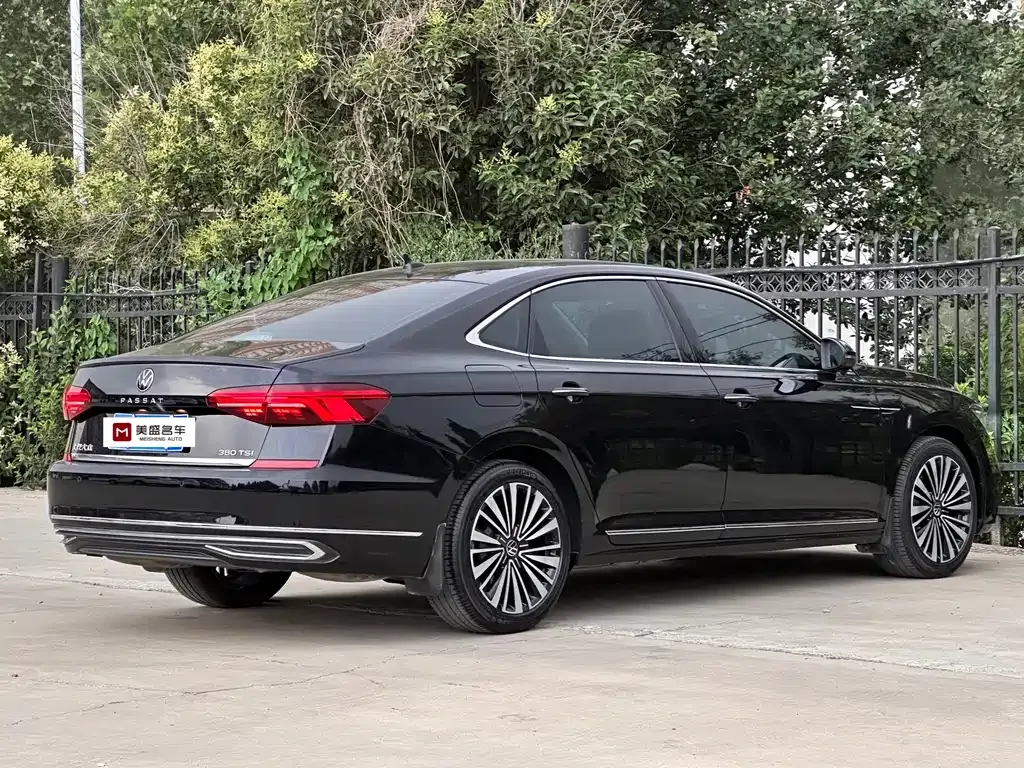 Volkswagen Passat — фото 8