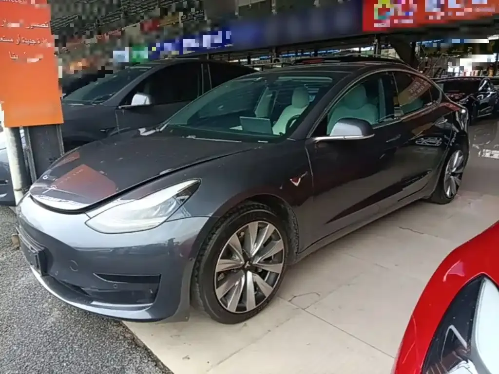 Tesla Model 3 — фото 1