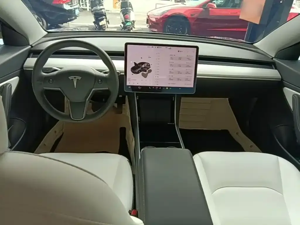 Tesla Model 3 — фото 2