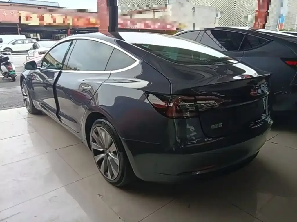 Tesla Model 3 — фото 4