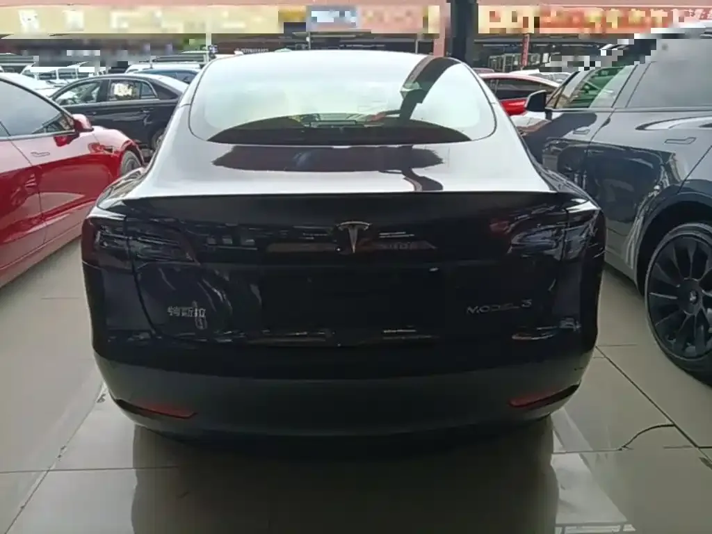 Tesla Model 3 — фото 10