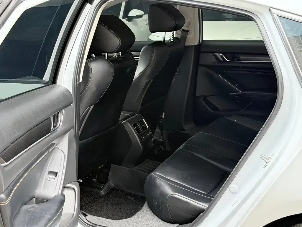 Honda Accord — фото 7