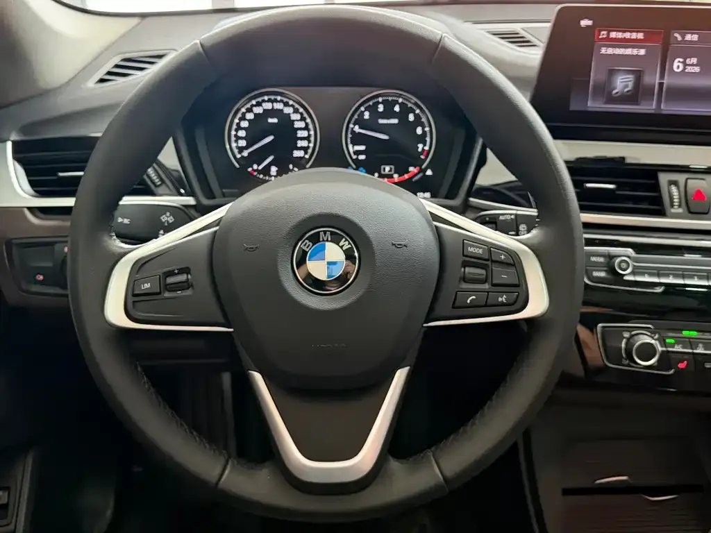 BMW X1 — фото 10