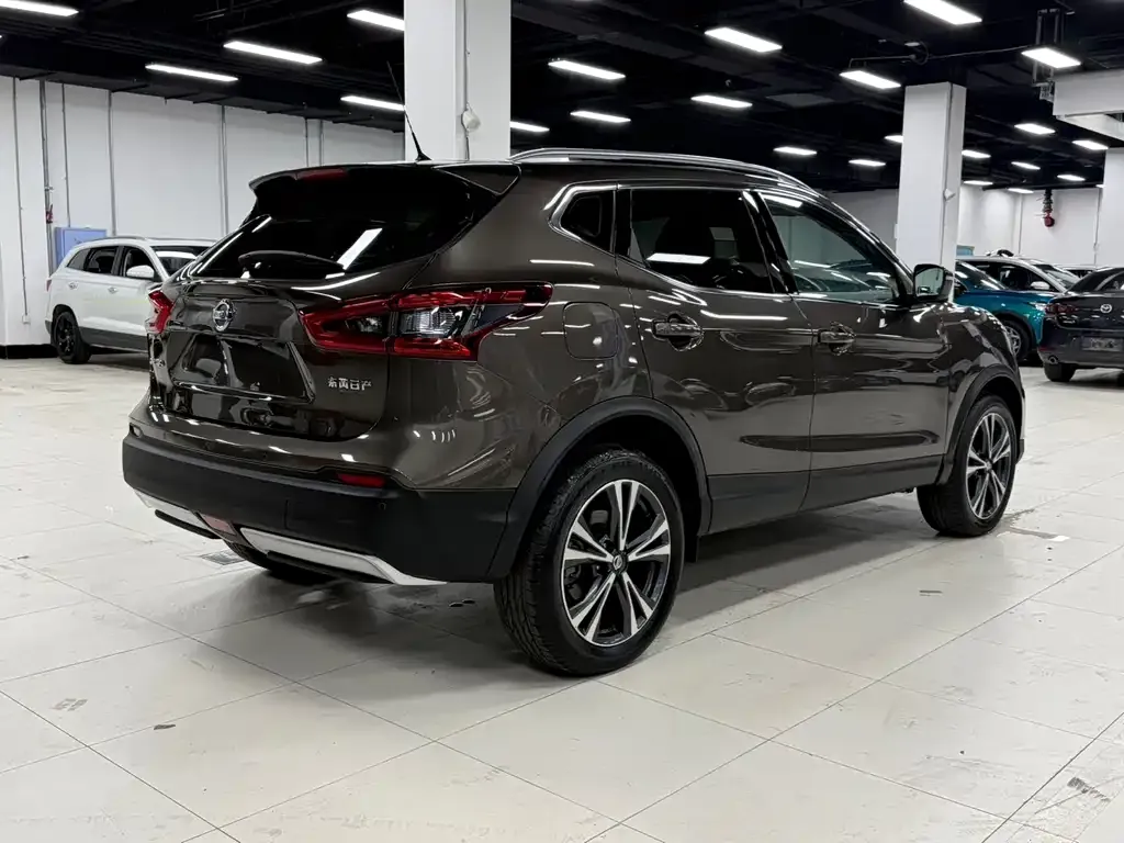 Nissan Qashqai — фото 9
