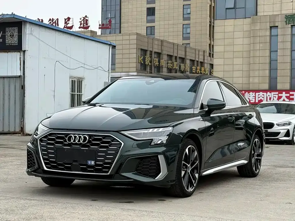 Audi A3 — фото 1