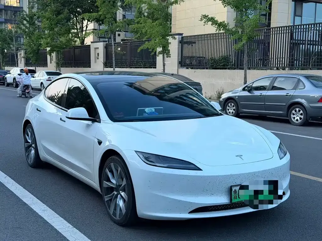 Tesla Model 3 — фото 4