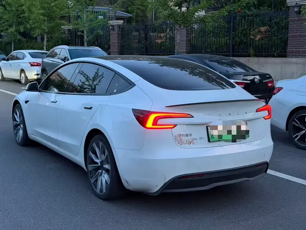 Tesla Model 3 — фото 10