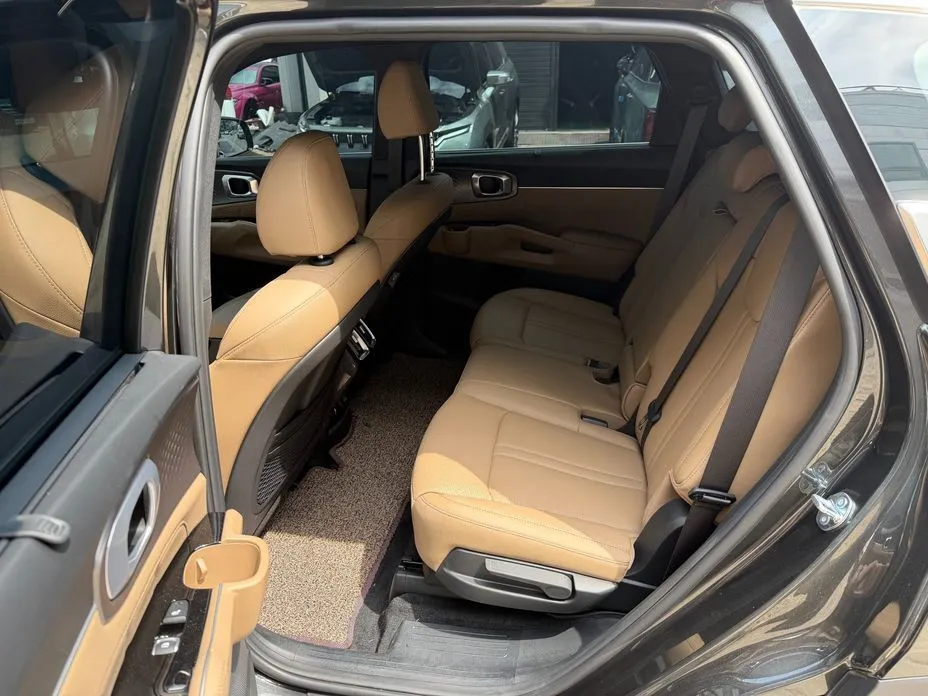 Kia Sorento — фото 9