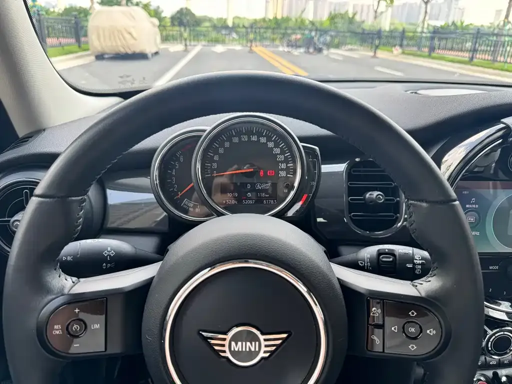 MINI Cooper (3-door) 2023 из CN, фото 3
