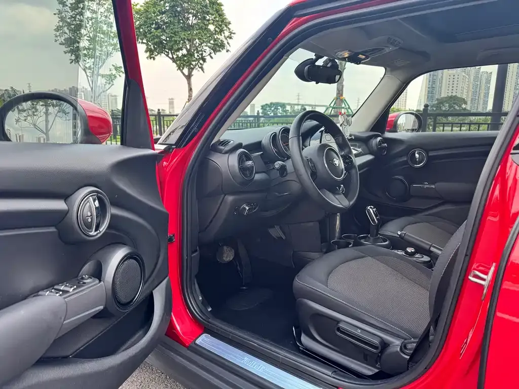 MINI Cooper (3-door) 2023 из CN, фото 2